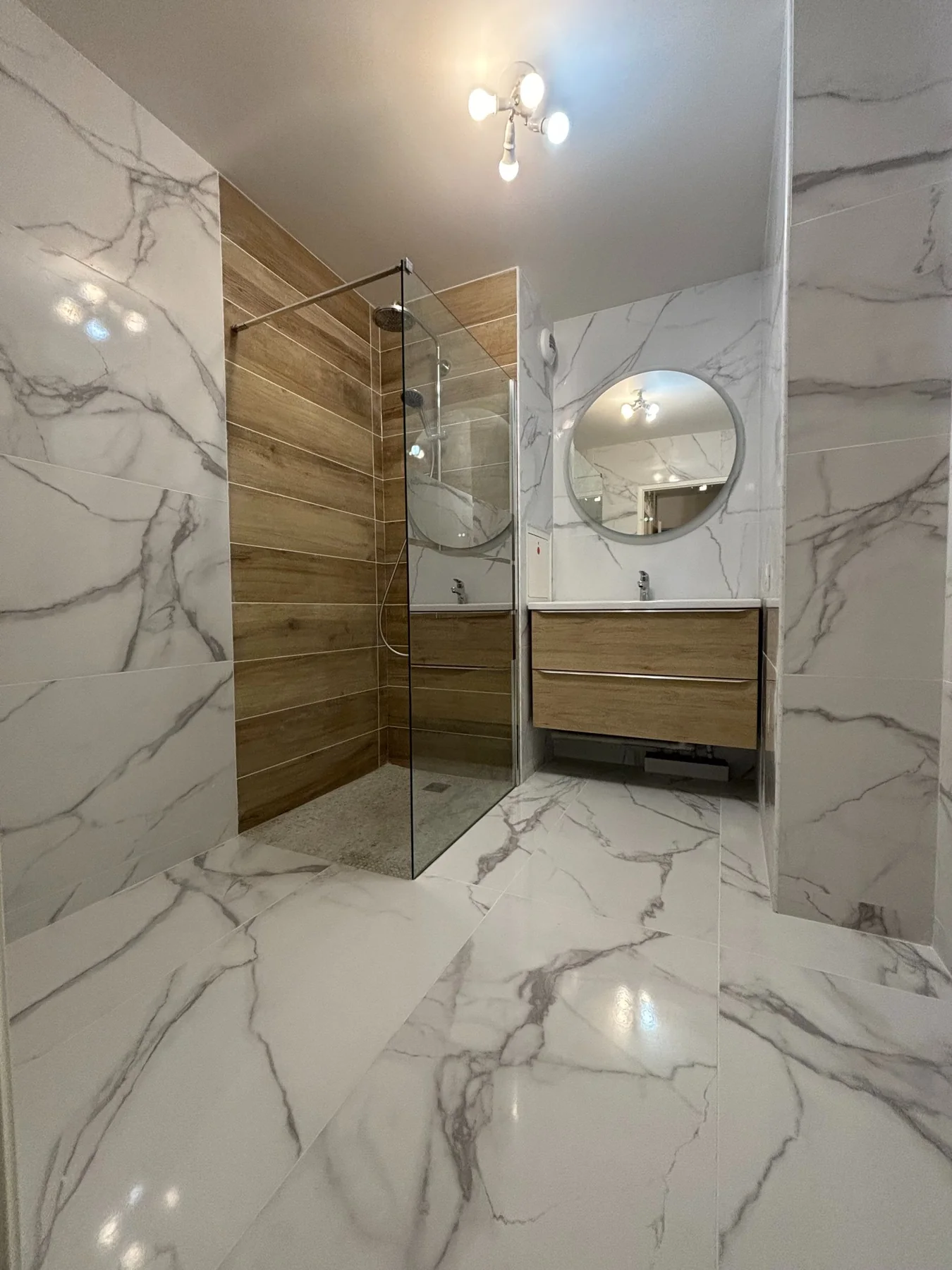 Douche et meuble vasque